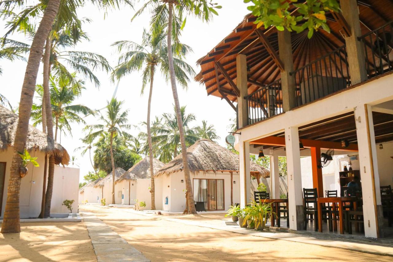 The Blue Lagoon Resort Kalpitiya Exterior photo